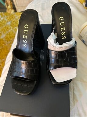 GUESS Black Croc-Embossed Platform Slide Heels NWOB